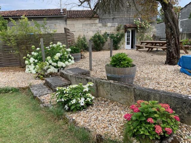 Bed and Breakfast La Cour Des Cloches Mainxe Exterior foto